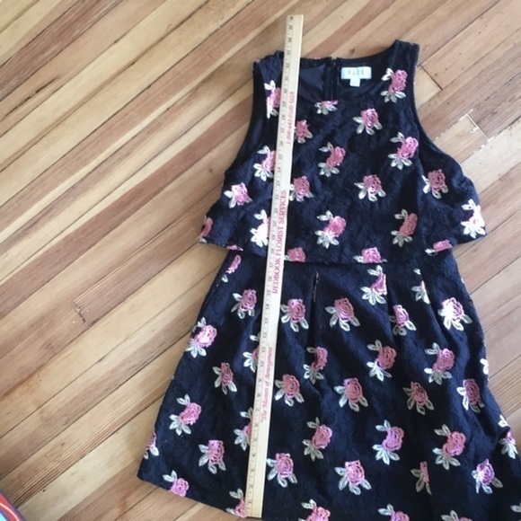 Elle black floral print knee length grass - Picture 9 of 9